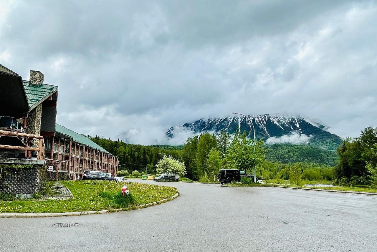 Fernie Stanford Resort Bagian luar foto